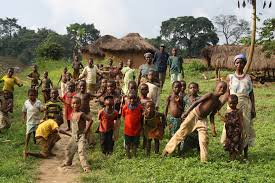 Groupe de villageois dans l'Akébou