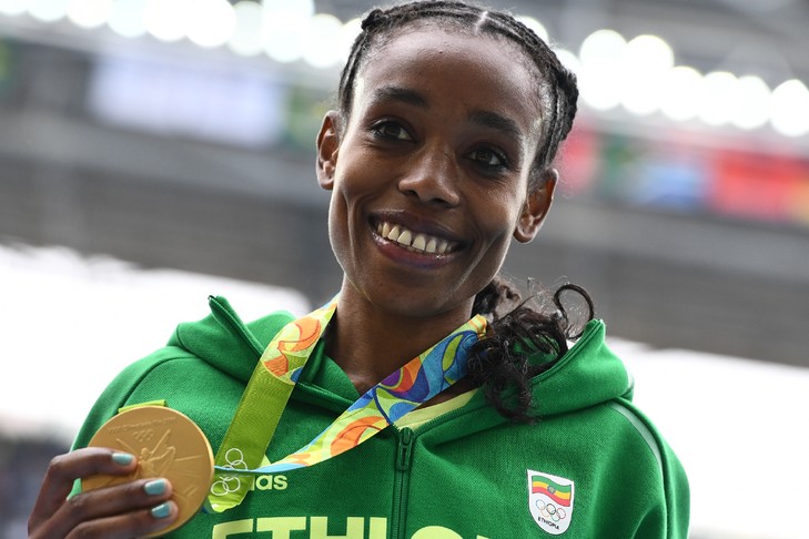 L-Ethiopienne-Almaz-Ayana-medaillee-Rio-detentrice-nouveau-record-monde-10-000m-12-2016_0_730_486