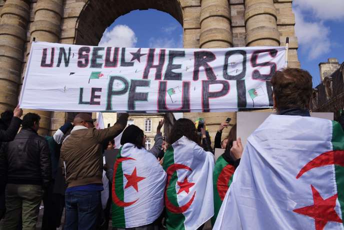 FRANCE-ALGERIA-POLITICS-VOTE-DEMO
